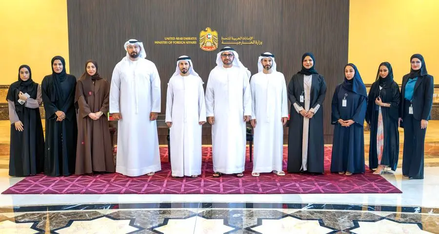 كلية محمد بن راشد للإدارة الحكومية ووزارة الخارجية توقعان مذكرة تفاهم لتعزيز التعاون الأكاديمي وتبادل الخبرات