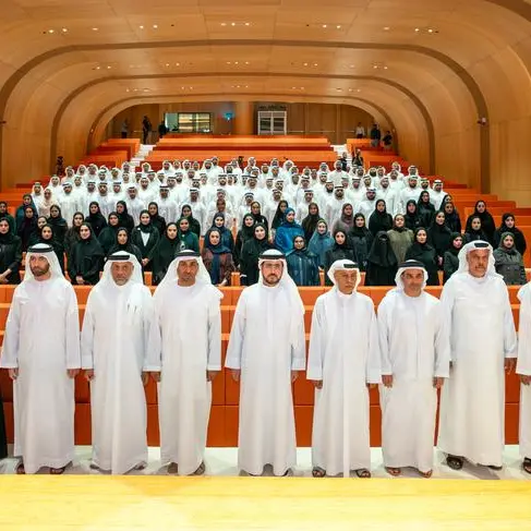 هيئة كهرباء ومياه دبي تكرّم موظفيها المتميزين من خريجي برنامج \"ماجستير أنظمة وتقنيات طاقة المستقبل\"