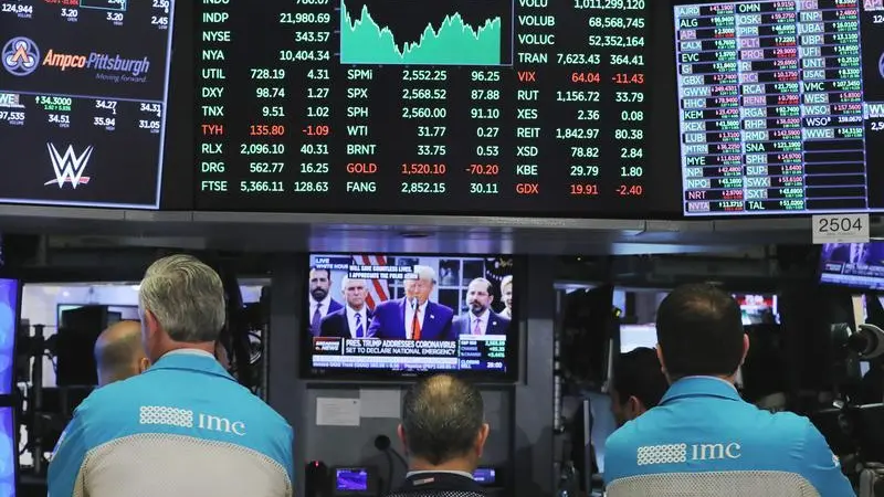 Nasdaq, S&P 500 hit fresh records as trade talks, tech earnings in focus
