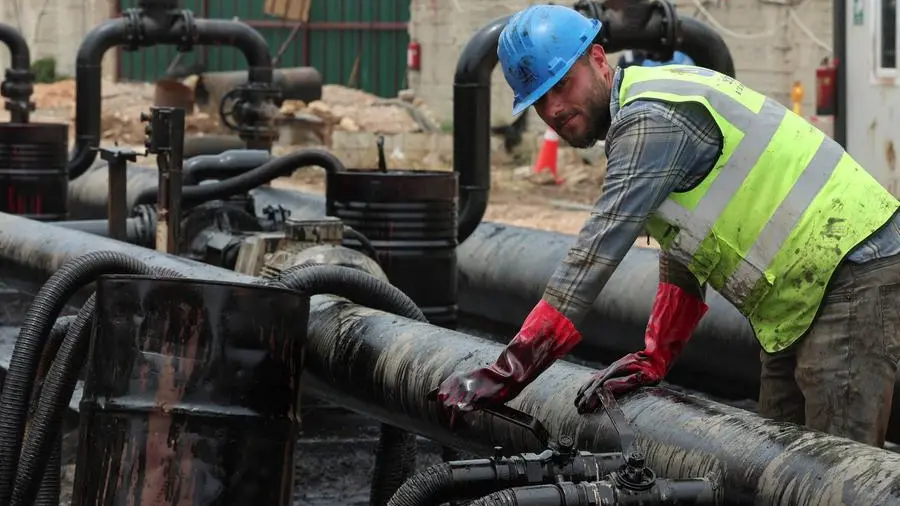 Gulf oil exports jump in June on record UAE flows