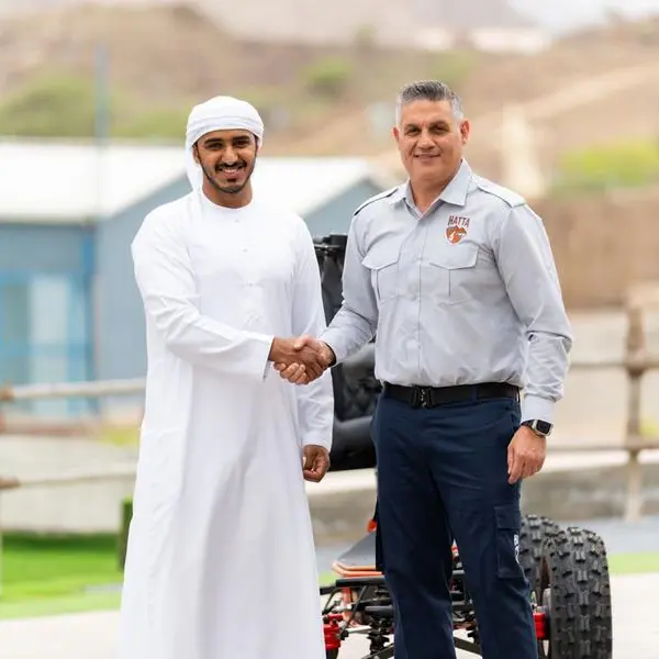دبي القابضة تعزّز التزامها بدعم الشركات الصغيرة والمتوسطة المحلية عبر شراء الدفعة الأولى من مركبات \"روفر\" المطوّرة محلياً لمنتجعات حتّا
