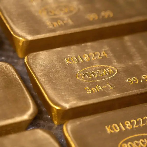 Gold falls as Gulf tensions fuel inflation fears, Fed rate-hike bets