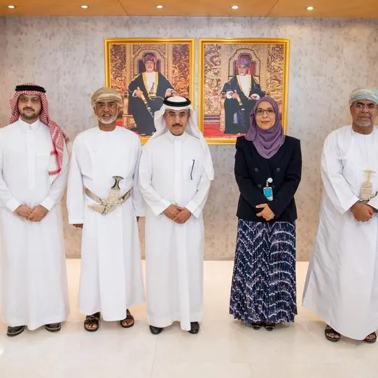 وزيرة التعليم العُمانية ووفد جامعة الخليج العربي يبحثان سبل تعزيز الشراكة الإستراتيجية