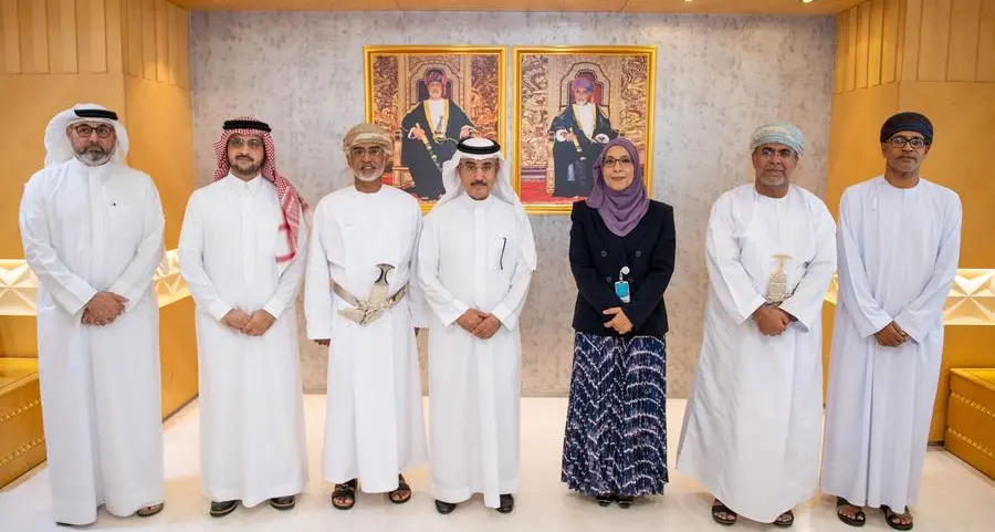 وزيرة التعليم العُمانية ووفد جامعة الخليج العربي يبحثان سبل تعزيز الشراكة الإستراتيجية