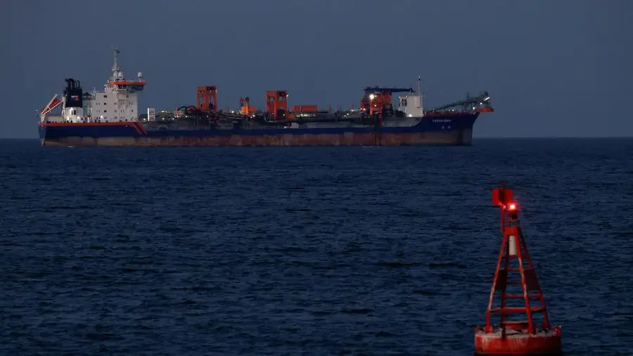 Oil falls on prospects for talks to end Iran war