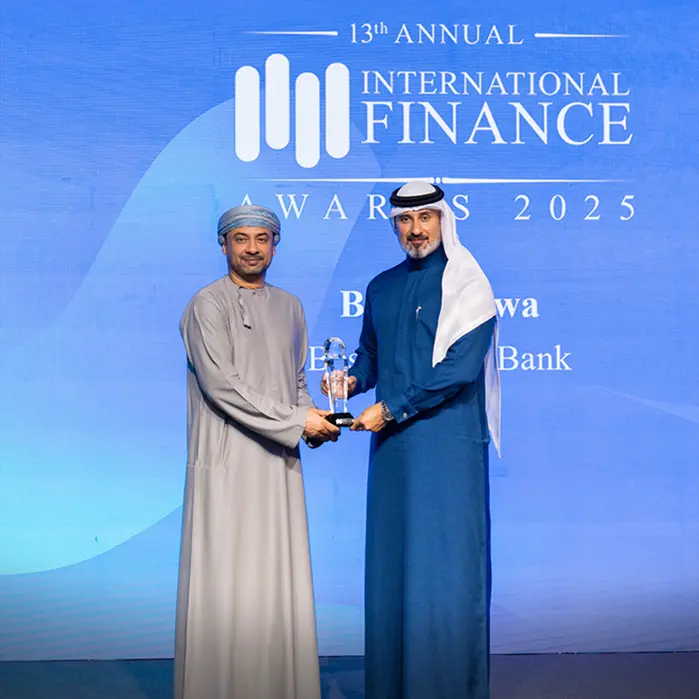 بنك نزوى يتوج مسيرته الريادية بلقب “أفضل بنك إسلامي في عُمان 2025” خلال جوائز التمويل الدولي