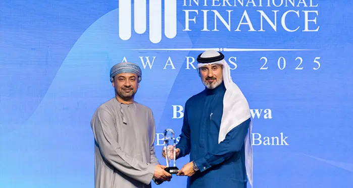 بنك نزوى يتوج مسيرته الريادية بلقب “أفضل بنك إسلامي في عُمان 2025” خلال جوائز التمويل الدولي