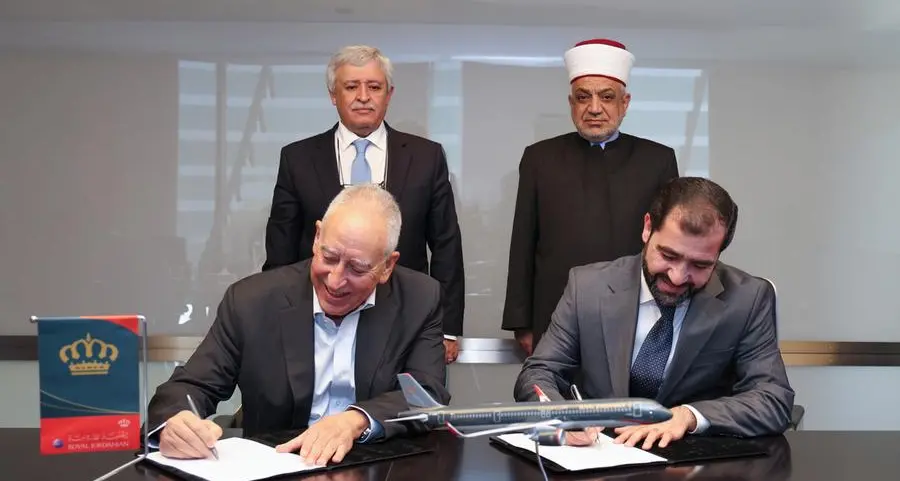 وزيرا النقل والاوقاف يرعيان توقيع اتفاقية بين الملكية الأردنية ووزارة الأوقاف لخدمة حجاج جسر الملك الحسين