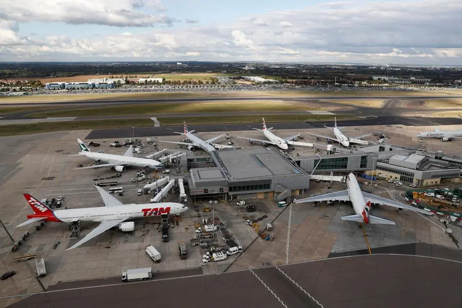 UK: Heathrow airport shuts down as fire hits power station