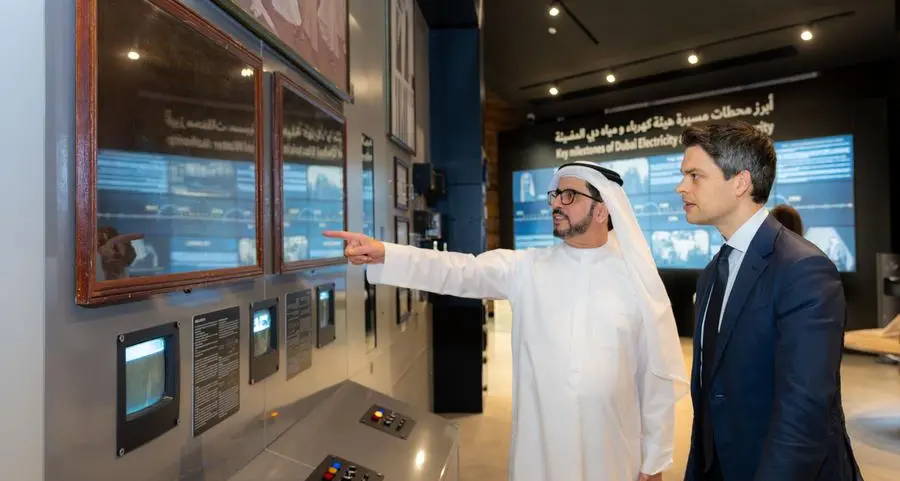 معالي سعيد محمد الطاير يبحث تعزيز التعاون في مجال الطاقة النظيفة مع وكيل وزارة الشؤون الاقتصادية والطاقة في ألمانيا