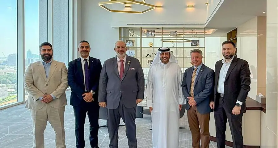 أحمد بن شعفار يستقبل وفداً من ASHRAE للبحث في التقدم المحرز في تطوير الدليل المعياري لتبريد المناطق الذي يعمل عليه الطرفان
