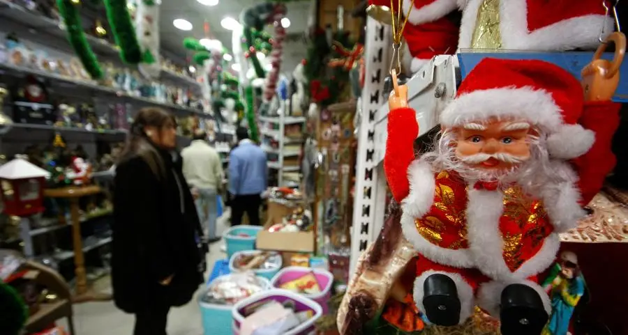 US holiday retail sales come in above forecast, Mastercard says