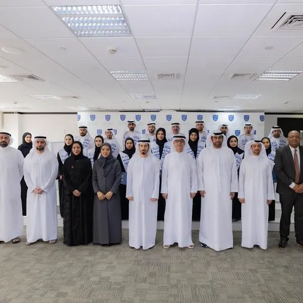 اللجنة العليا للتشريعات وهيئة دبي للطيران المدني تحتفيان بتخريج 19 قيادياً في برنامج إعداد القيادات بالتعاون مع كلية محمد بن راشد للإدارة الحكومية