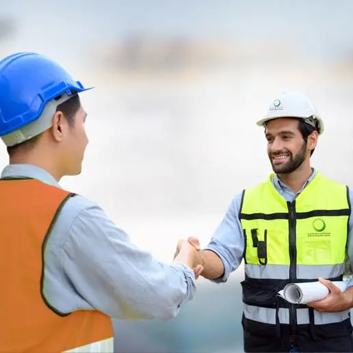 مستخدمو \"عونك\" من هيئة كهرباء ومياه دبي يشيدون بدور المنصة في تعزيز كفاءة أعمالهم