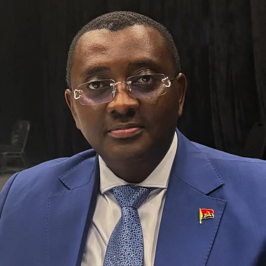 Angola seeks 20%-30% stake in De Beers, senior official says