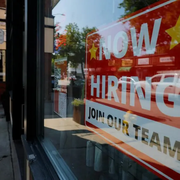 US weekly jobless claims fall amid low layoffs