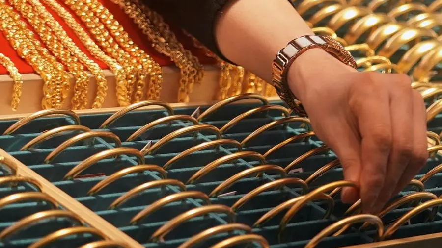 Gold falls over 2% on fading Middle East peace hopes