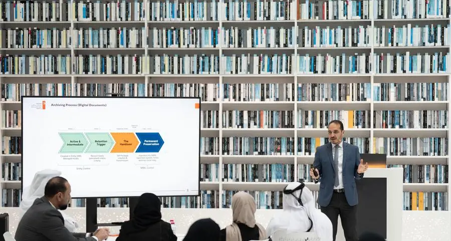 مكتبة محمد بن راشد تنظم أول ورشة عمل توعوية لمشروع «أرشيف دبي»