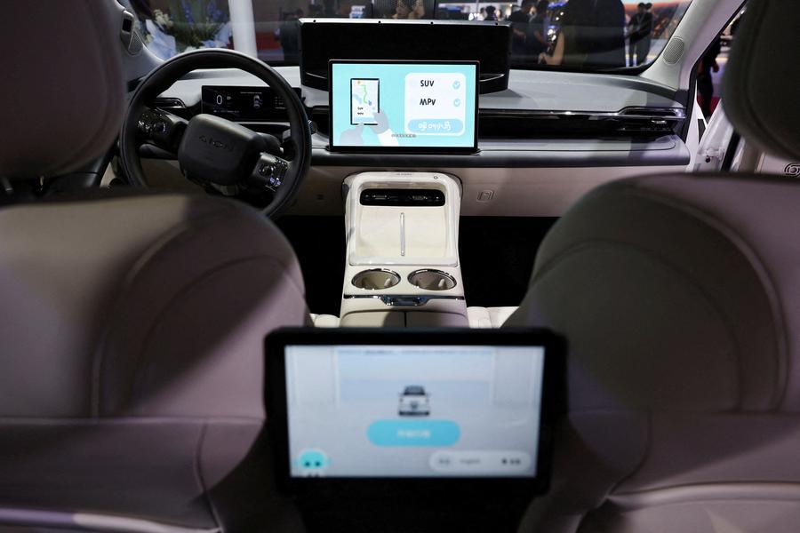 Qatar's MoT begins operating Karwa electric robotaxis