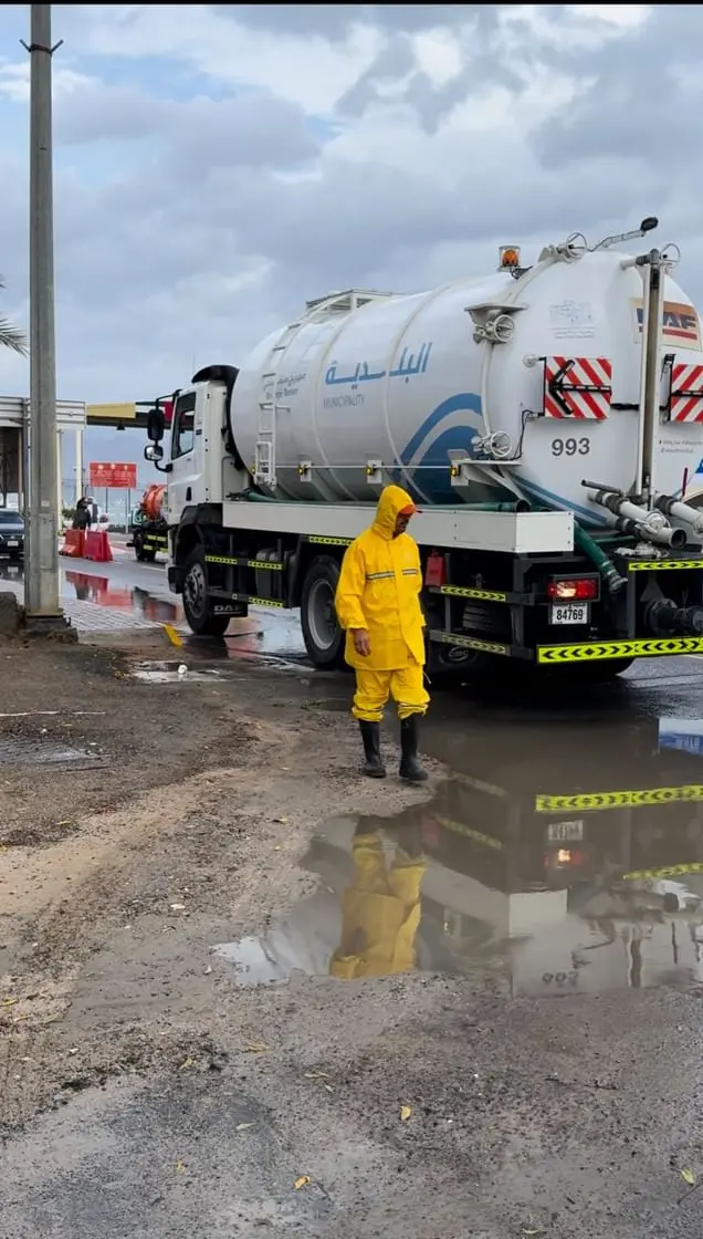 UAE municipalities step up rain response to maintain safety, traffic flow