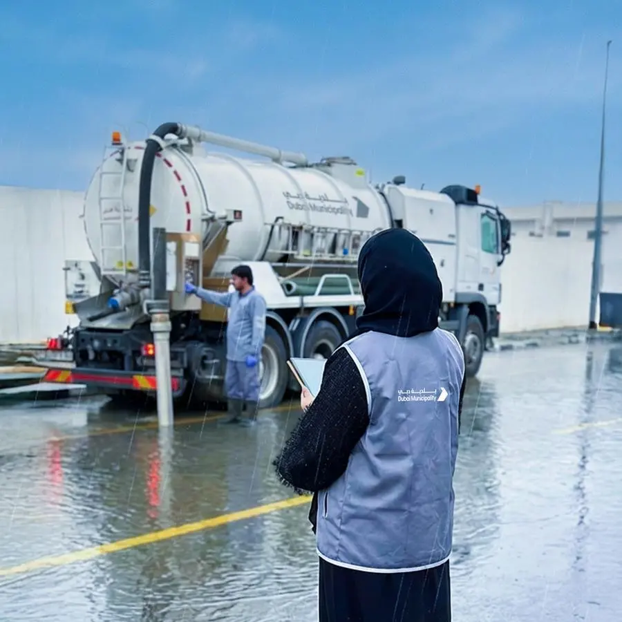 بلدية دبي تُدير تداعيات الحالة الجوية بكفاءة عالية رسّخت مكانة دبي كأكثر مدن العالم مرونةً