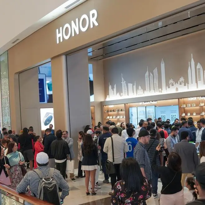 HONOR opens flagship experience store at Dubai Mall, marking a new chapter in AI smart living
