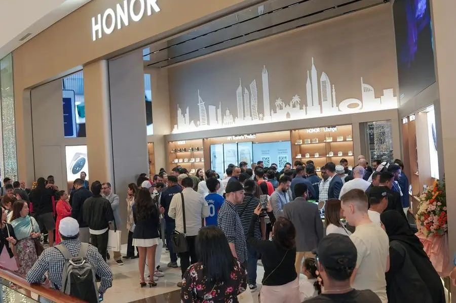 HONOR opens flagship experience store at Dubai Mall, marking a new chapter in AI smart living