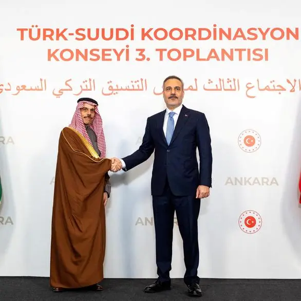 Saudi, Turkish FMs sign pact for mutual visa exemption