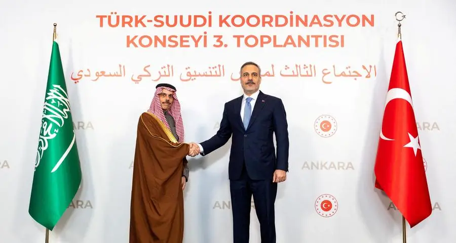 Saudi, Turkish FMs sign pact for mutual visa exemption