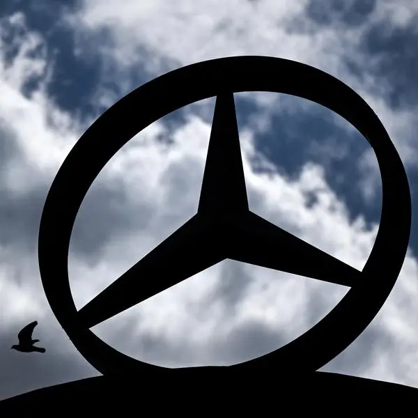 Mercedes reports profit plunge on China woes