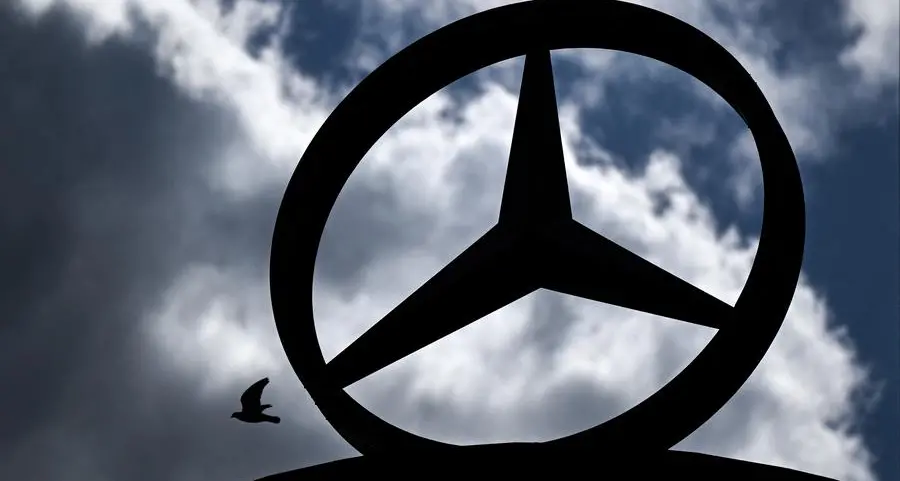 Mercedes reports profit plunge on China woes