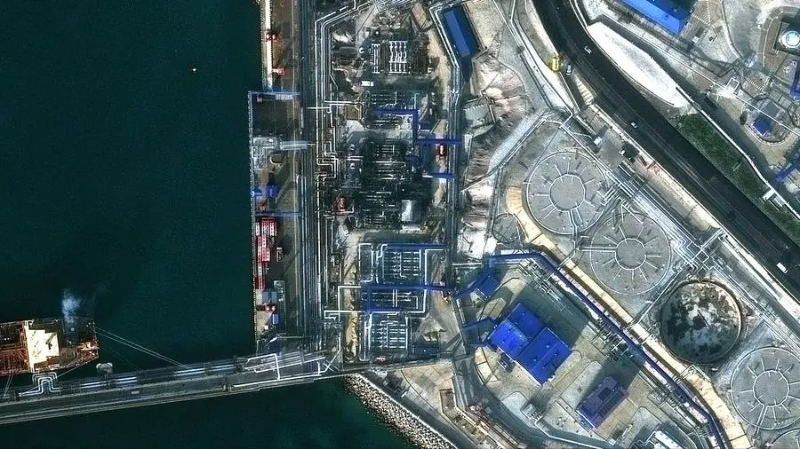 Oil rises on fears of supply disruption as US-Venezuela tensions escalate