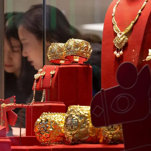 Gold extends rally, jumps over 2% after best day since 2008