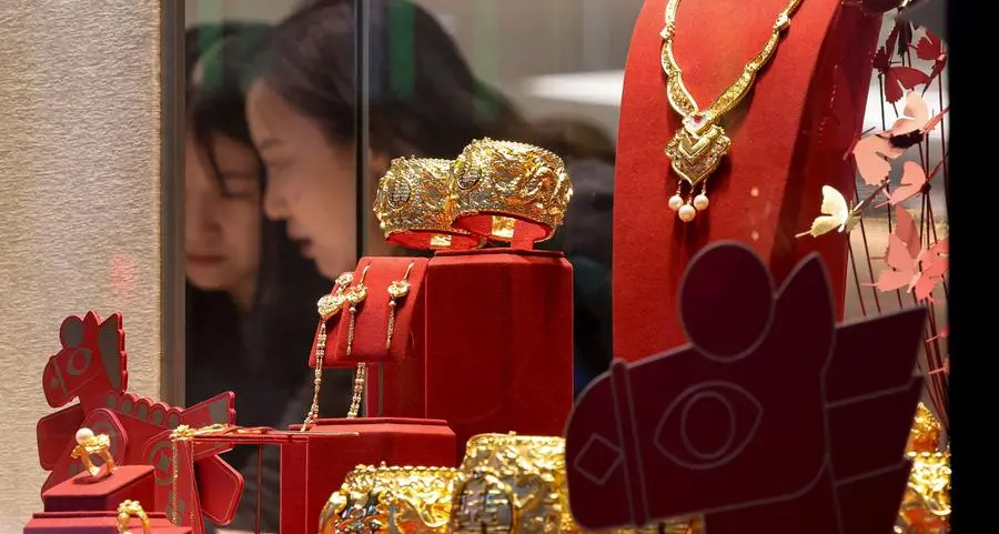 Gold extends rally, jumps over 2% after best day since 2008