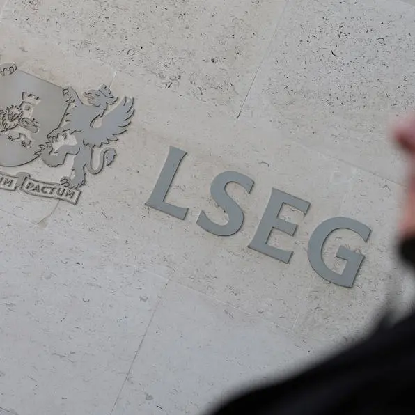 London stocks dip as GDP data confirms slow growth ahead of holidays