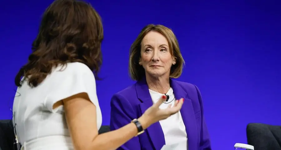 أتش بي إي تعيد رسم مستقبل السحابة الهجينة عبر ابتكارات متقدمة في المحاكاة الافتراضية والأمن والذكاء الاصطناعي