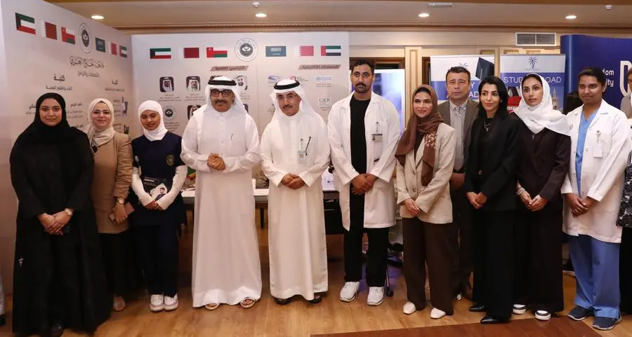 جامعة الخليج العربي تعرض أحدث برامجها الأكاديمية المبتكرة في معرض التعليم العالي 2025