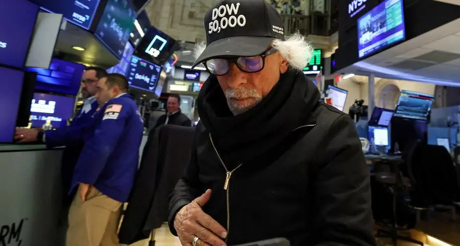 Stocks rise as chip sector rebounds, investors focus on key US data