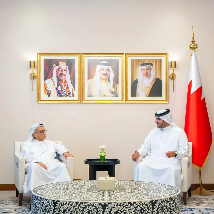 سمو الشيخ عيسى بن سلمان بن حمد آل خليفة يوجه بإطلاق حزمة جديدة من المبادرات والبرامج الرامية لتطوير وتدريب الكوادر الوطنية في القطاع الصحي