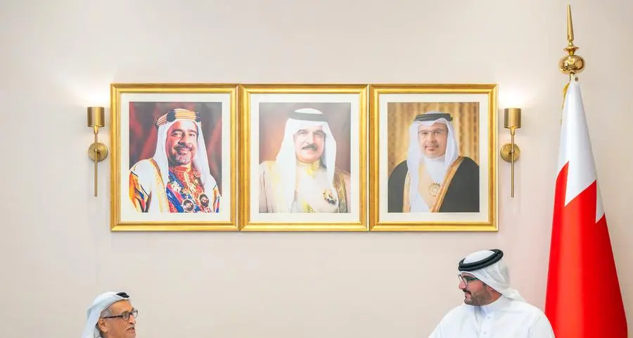 سمو الشيخ عيسى بن سلمان بن حمد آل خليفة يوجه بإطلاق حزمة جديدة من المبادرات والبرامج الرامية لتطوير وتدريب الكوادر الوطنية في القطاع الصحي