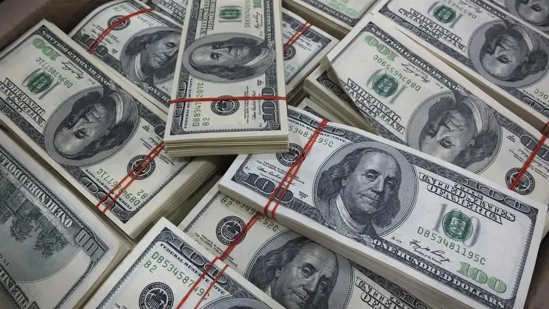 Dollar lingers near 3-1/2-year low as traders wager on US rate cuts