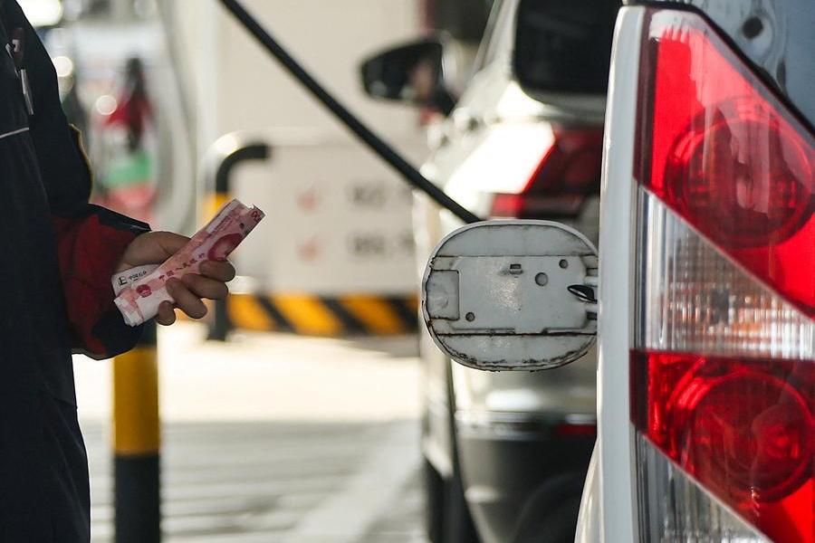 China limits fuel price hike to cushion impact of rising oil prices