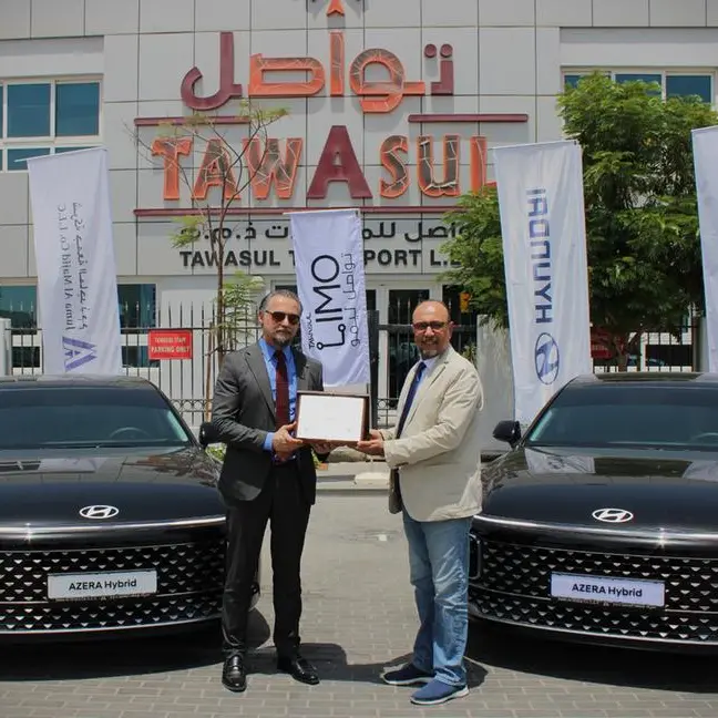 Hyundai UAE delivers hybrid vehicles to Tawasul in support of the UAE's green mobility vision
