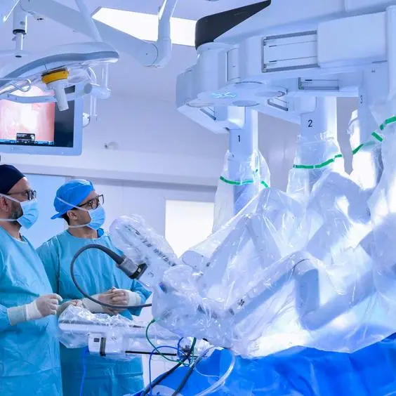 إجراء أول جراحة استئصال فص رئوي بإستخدام الروبوت وتقنية أحادية المنفذ في مدينة برجيل الطبية لمريضة ثلاثينية مصابة بسرطان الرئة