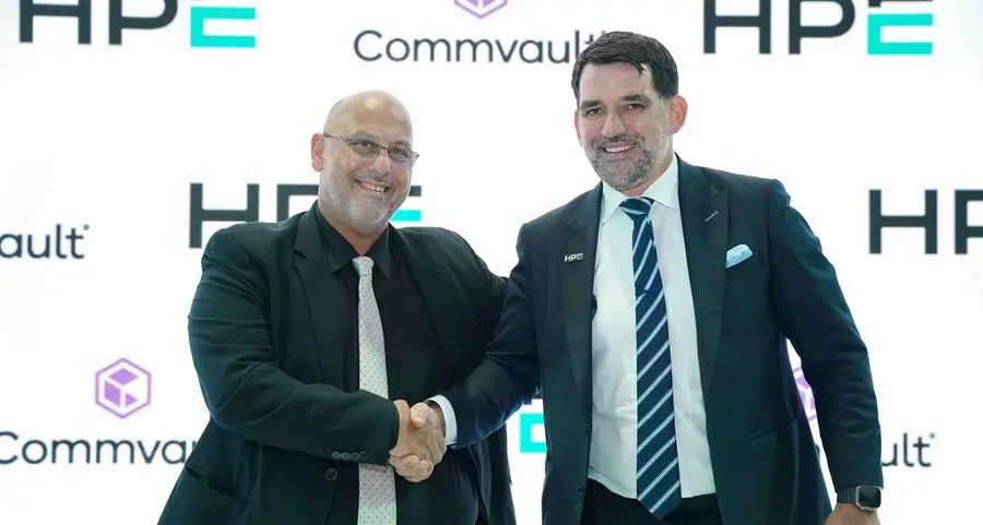 \"كومفولت\" و\"إتش بي إي\" توسّعان شراكتهما الاستراتيجية لتعزيز حماية البيانات والمرونة السيبرانية في المنطقة