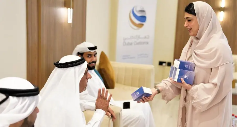 جمارك دبـي تنشر الوعي بالملكية الفكرية عبر ورش مبتكرة ضمن \"مجالس الحي\"