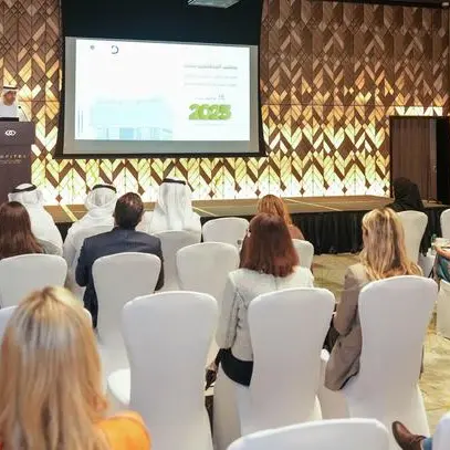 غرف دبي تنظم بالتعاون مع وزارة الموارد البشرية والتوطين ندوة لتوعية مجتمع الأعمال بتصاريح وعقود العمل ونظام حماية الأجور