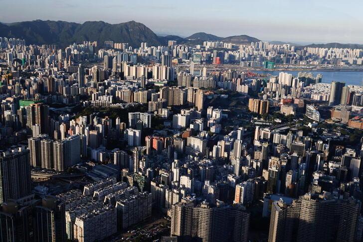 Super Typhoon Saola: Hong Kong shoppers strip supermarket shelves