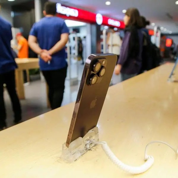 Iran iPhone users signal dismay over new models ban