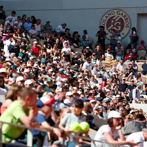 Fans line up in cool Roland Garros weather as French Open begins